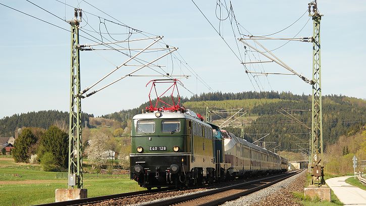 Der DR SVT 175 kommt nach Lichtenfels - E 140 128 und 212 372-7 bei Pressig - Foto: Jan Bulin, Bad Steben